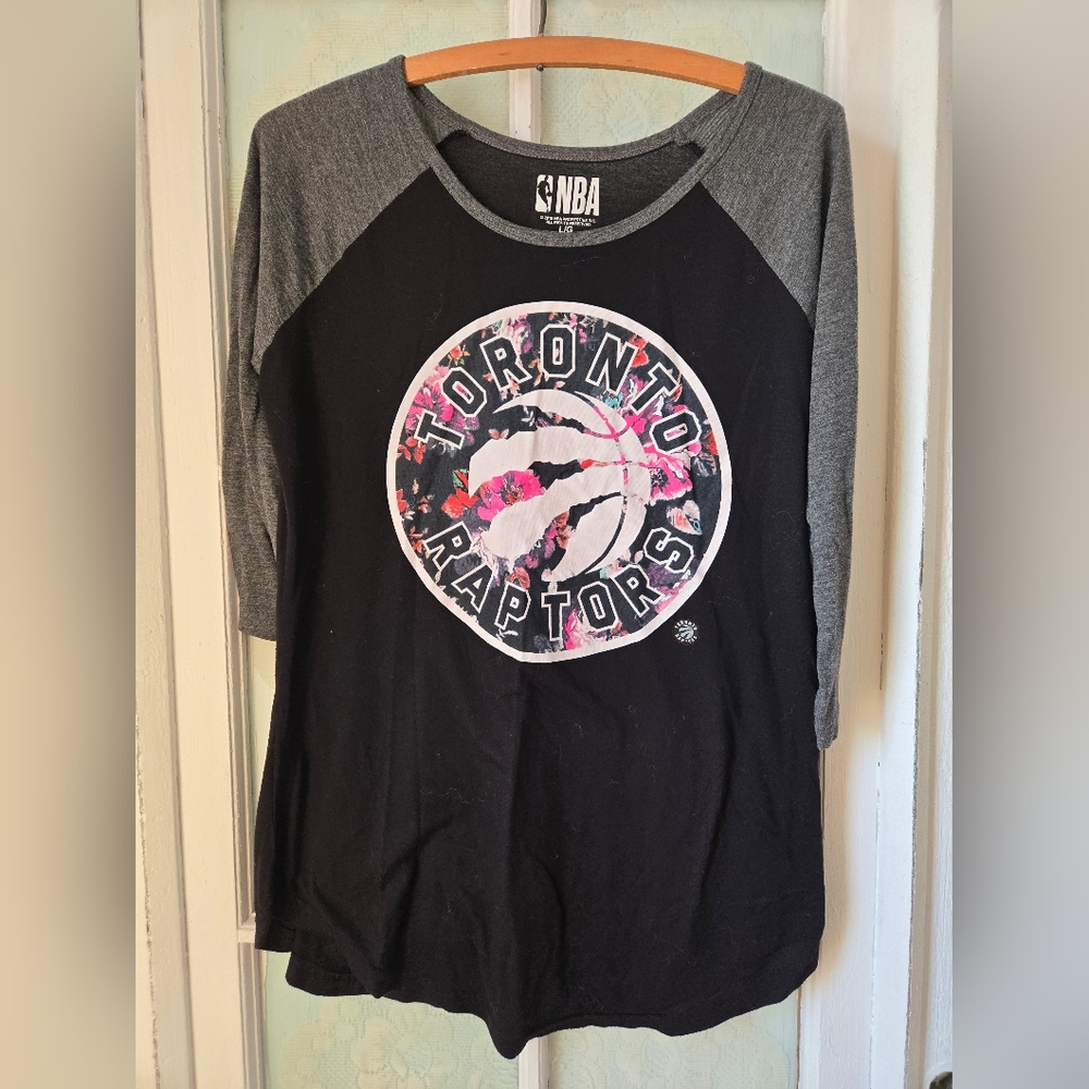 NBA Toronto Raptors Floral Logo Raglan Baseball Tee Black/Grey – Women’s L